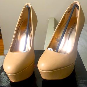 Nude pumps